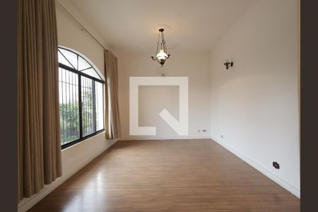 Sala de TV de casa para alugar com 6 quartos, 303m² em Jardim Londrina, São Paulo