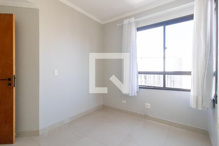 Quarto 1 de apartamento para alugar com 4 quartos, 124m² em Cristo Rei, Curitiba