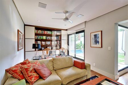 Casa à venda com 3 quartos, 304m² em Granja Julieta, São Paulo