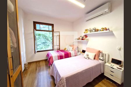 Casa à venda com 4 quartos, 229m² em Chácara Monte Alegre, São Paulo