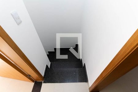 Escada de casa de condomínio à venda com 2 quartos, 55m² em Vila Moinho Velho, São Paulo