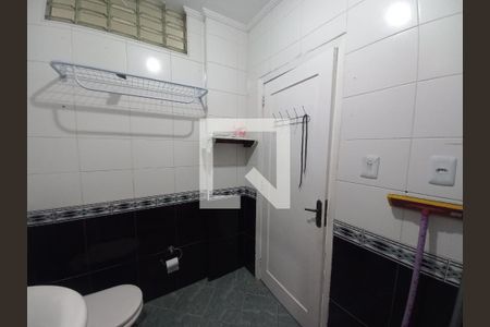 Banheiro de apartamento para alugar com 1 quarto, 42m² em Itararé, São Vicente