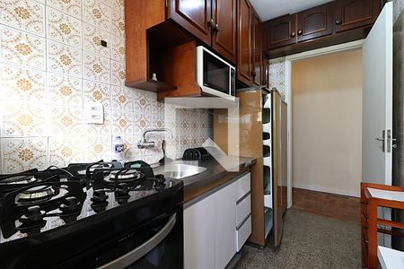 Cozinha de apartamento para alugar com 1 quarto, 50m² em Passo D’areia, Porto Alegre