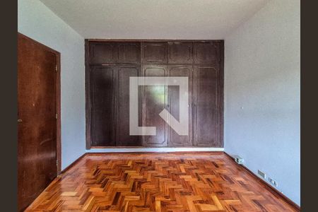 Quarto 1 de casa para alugar com 6 quartos, 500m² em Caxingui, São Paulo