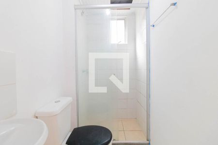Banheiro de apartamento à venda com 1 quarto, 36m² em Cavalhada, Porto Alegre