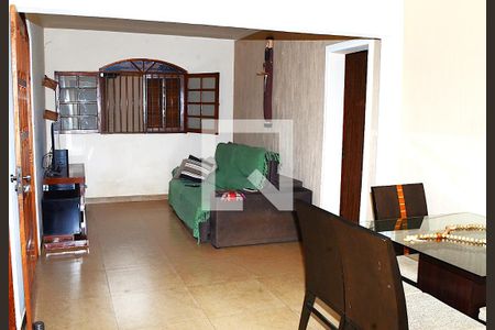 Sala de casa à venda com 4 quartos, 250m² em Goiânia, Belo Horizonte