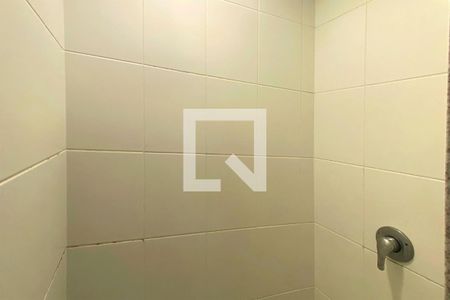 Banheiro de kitnet/studio à venda com 1 quarto, 18m² em Santo Antônio, Belo Horizonte