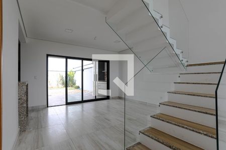 Sala de casa para alugar com 3 quartos, 205m² em Cezar de Souza, Mogi das Cruzes