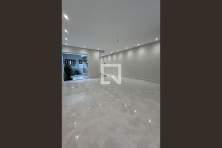 Casa à venda com 3 quartos, 210m² em Parque das Nações, Santo André