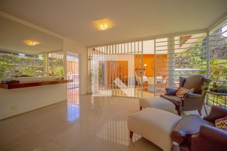 Casa à venda com 4 quartos, 800m² em Pacaembu, São Paulo