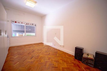 Casa à venda com 3 quartos, 300m² em Pacaembu, São Paulo