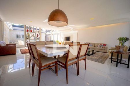 Casa à venda com 3 quartos, 300m² em Pacaembu, São Paulo