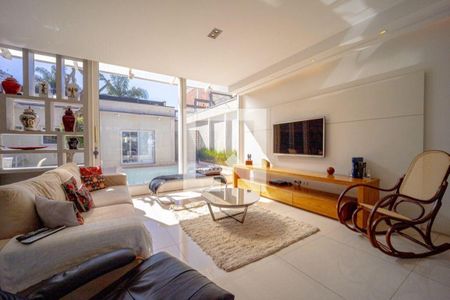 Casa à venda com 3 quartos, 300m² em Pacaembu, São Paulo