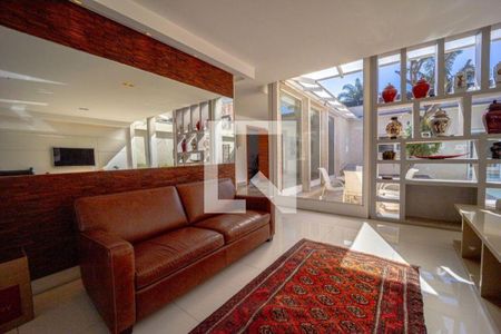 Casa à venda com 3 quartos, 300m² em Pacaembu, São Paulo