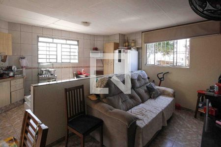 Sala de casa à venda com 6 quartos, 312m² em Jardim Sapopemba, São Paulo