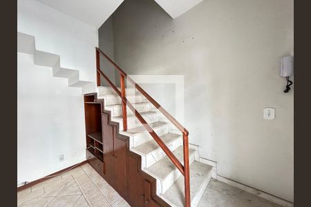 Escada de casa à venda com 3 quartos, 200m² em Cachambi, Rio de Janeiro
