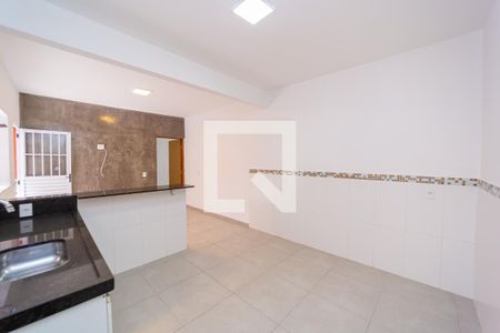 Cozinha de casa para alugar com 1 quarto, 30m² em Jardim Eliane, São Paulo