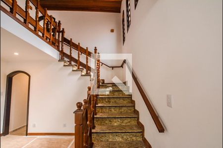 Escada de casa para alugar com 3 quartos, 270m² em Vila Camilópolis, Santo André