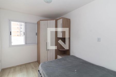 Quarto 2 de apartamento para alugar com 2 quartos, 56m² em Vila Carmosina, São Paulo