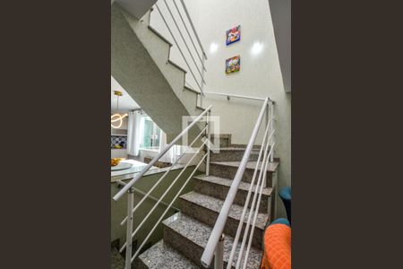 Escada de casa à venda com 3 quartos, 161m² em Vila Scarpelli, Santo André