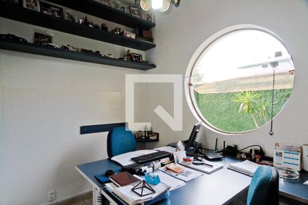 Escritório de casa para alugar com 3 quartos, 250m² em Jardim Libano, São Paulo