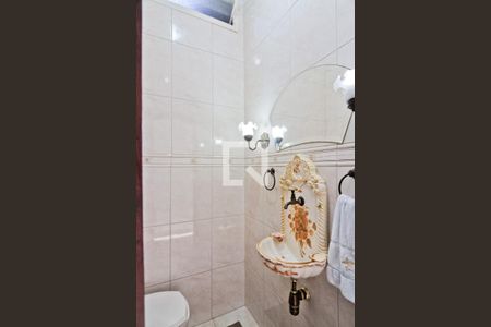 Lavabo de casa para alugar com 3 quartos, 250m² em Jardim Libano, São Paulo