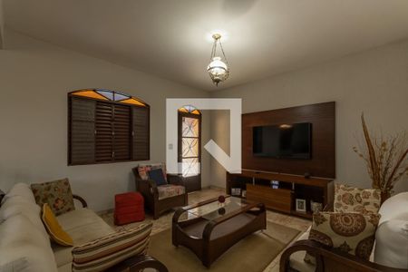 Sala de casa à venda com 3 quartos, 360m² em Etelvina Carneiro, Belo Horizonte