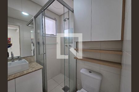 Banheiro de apartamento à venda com 3 quartos, 73m² em Cavalhada, Porto Alegre