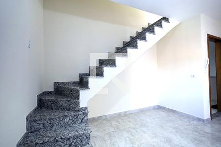Escada de apartamento à venda com 2 quartos, 103m² em Jardim Silvana, Santo André