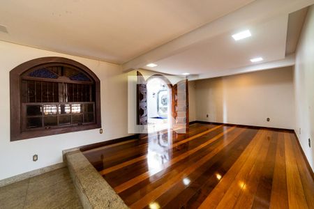 Sala de casa para alugar com 8 quartos, 360m² em Santo Antônio, Belo Horizonte