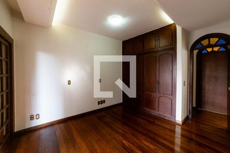 Quarto 1 de casa para alugar com 8 quartos, 360m² em Santo Antônio, Belo Horizonte