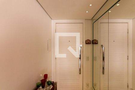 Hall de Entrada de apartamento à venda com 2 quartos, 60m² em Vila Nova Conceição, São Paulo