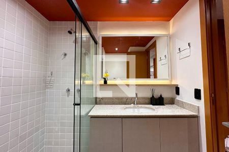 Banheiro de kitnet/studio para alugar com 1 quarto, 30m² em Centro, Rio de Janeiro