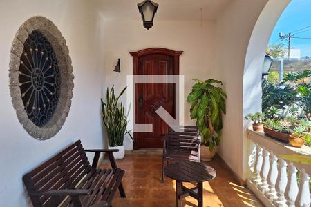 Quintal de casa à venda com 5 quartos, 720m² em Piratininga, Niterói