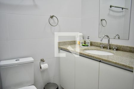 Banheiro de kitnet/studio para alugar com 0 quarto, 20m² em Vila Clementino, São Paulo