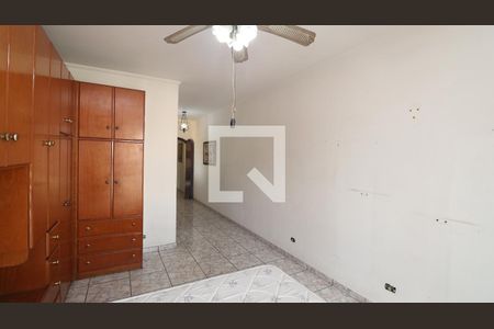 Suíte 1 de casa para alugar com 3 quartos, 350m² em Vila Mazzei, São Paulo
