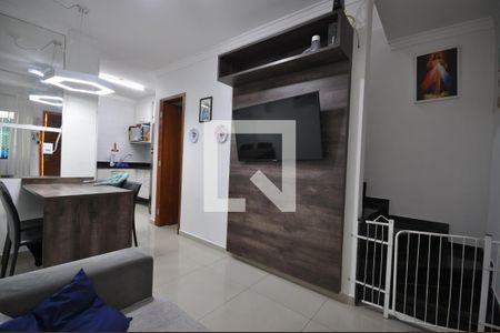 Sala de casa de condomínio à venda com 2 quartos, 75m² em Vila Nivi, São Paulo