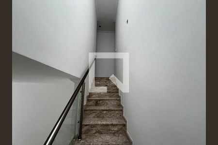 Escada de casa à venda com 3 quartos, 100m² em Vila Romero, São Paulo