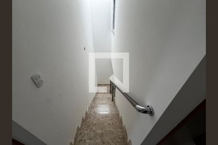Escada de casa à venda com 3 quartos, 100m² em Vila Romero, São Paulo