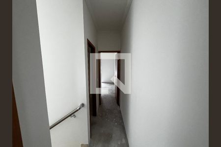 Corredor de casa à venda com 3 quartos, 100m² em Vila Romero, São Paulo