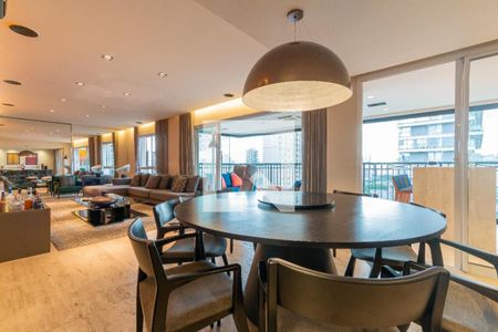 Apartamento à venda com 3 quartos, 192m² em Moema, São Paulo