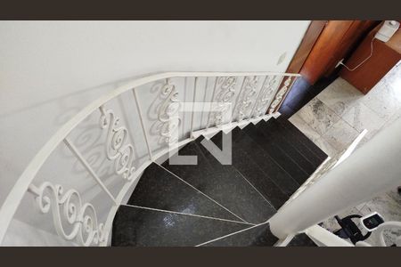 Escada de casa à venda com 3 quartos, 226m² em Jardim Textil, São Paulo