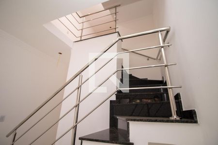 Escada de acesso quartos de casa à venda com 3 quartos, 110m² em Vila Prudente, São Paulo