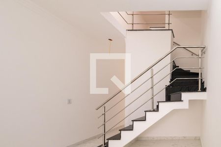 Escada de acesso quartos de casa à venda com 3 quartos, 110m² em Vila Prudente, São Paulo