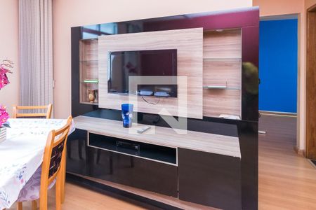 Sala - Estante (sem a TV) de apartamento para alugar com 2 quartos, 60m² em Olaria, Rio de Janeiro