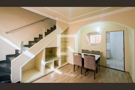 Sala de casa para alugar com 2 quartos, 70m² em Santa Ines, Belo Horizonte