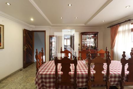 Casa de condomínio à venda com 600m², 6 quartos e 6 vagasSala