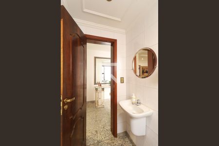 Casa de condomínio à venda com 600m², 6 quartos e 6 vagasLavabo