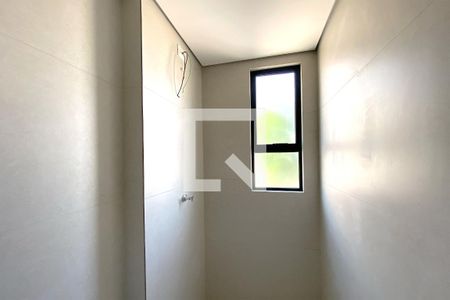 Banheiro da Suíte 1 de apartamento à venda com 2 quartos, 62m² em Alto Barroca, Belo Horizonte