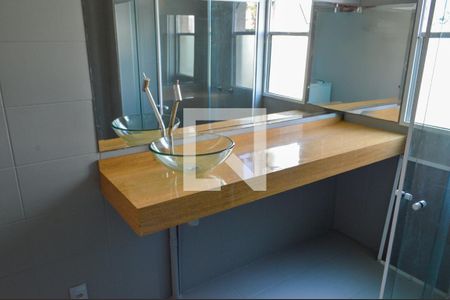 Banheiro de apartamento à venda com 1 quarto, 49m² em Anil, Rio de Janeiro